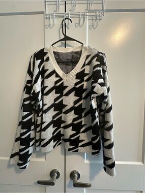 Black and White Houndstooth V-Neck Sweater